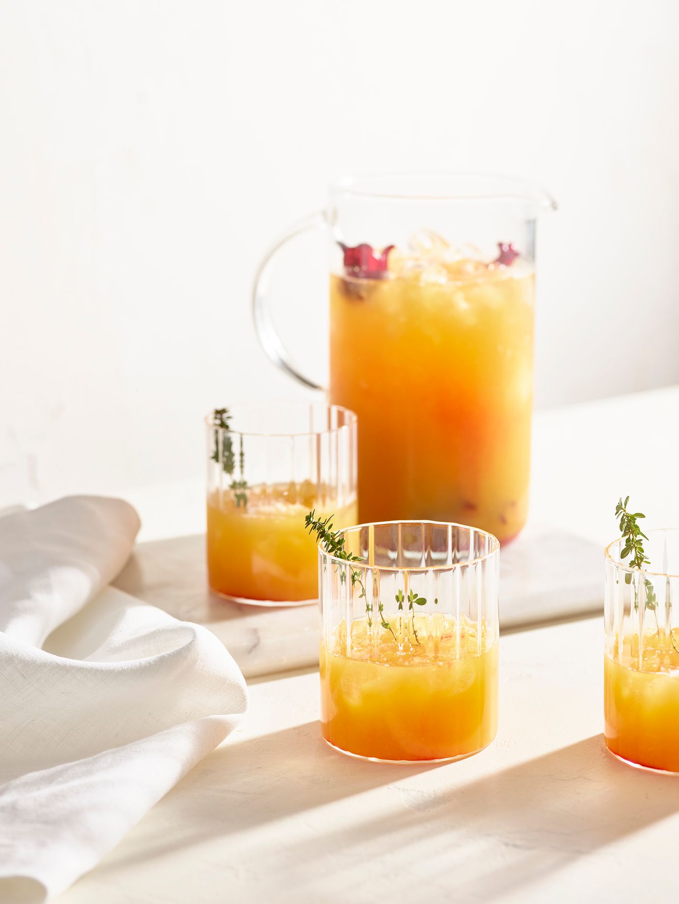 Hibiscus and lemon thyme peach iced tea