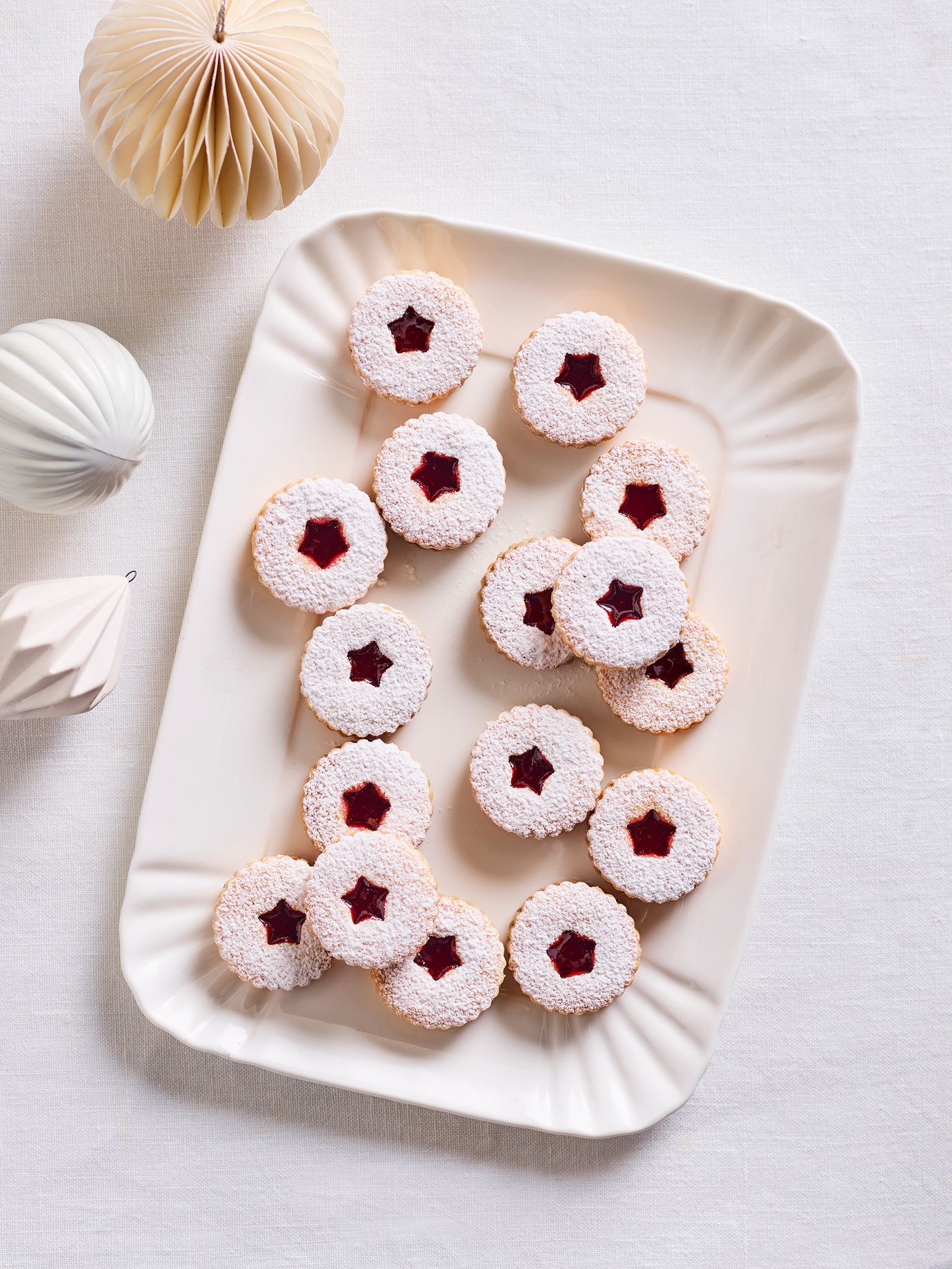 Spitzbuben (German christmas cookies)