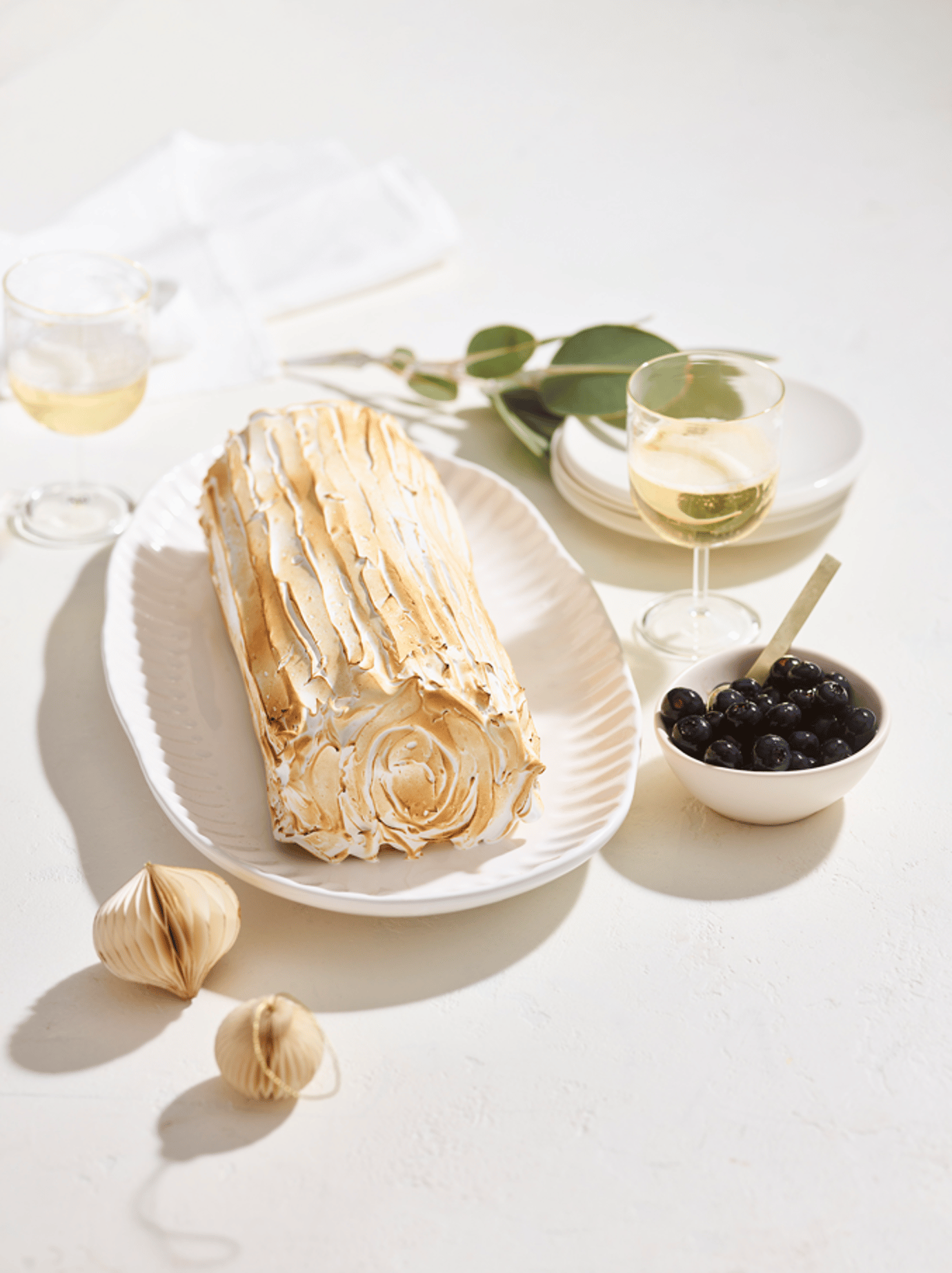 Lemon and meringue yule log