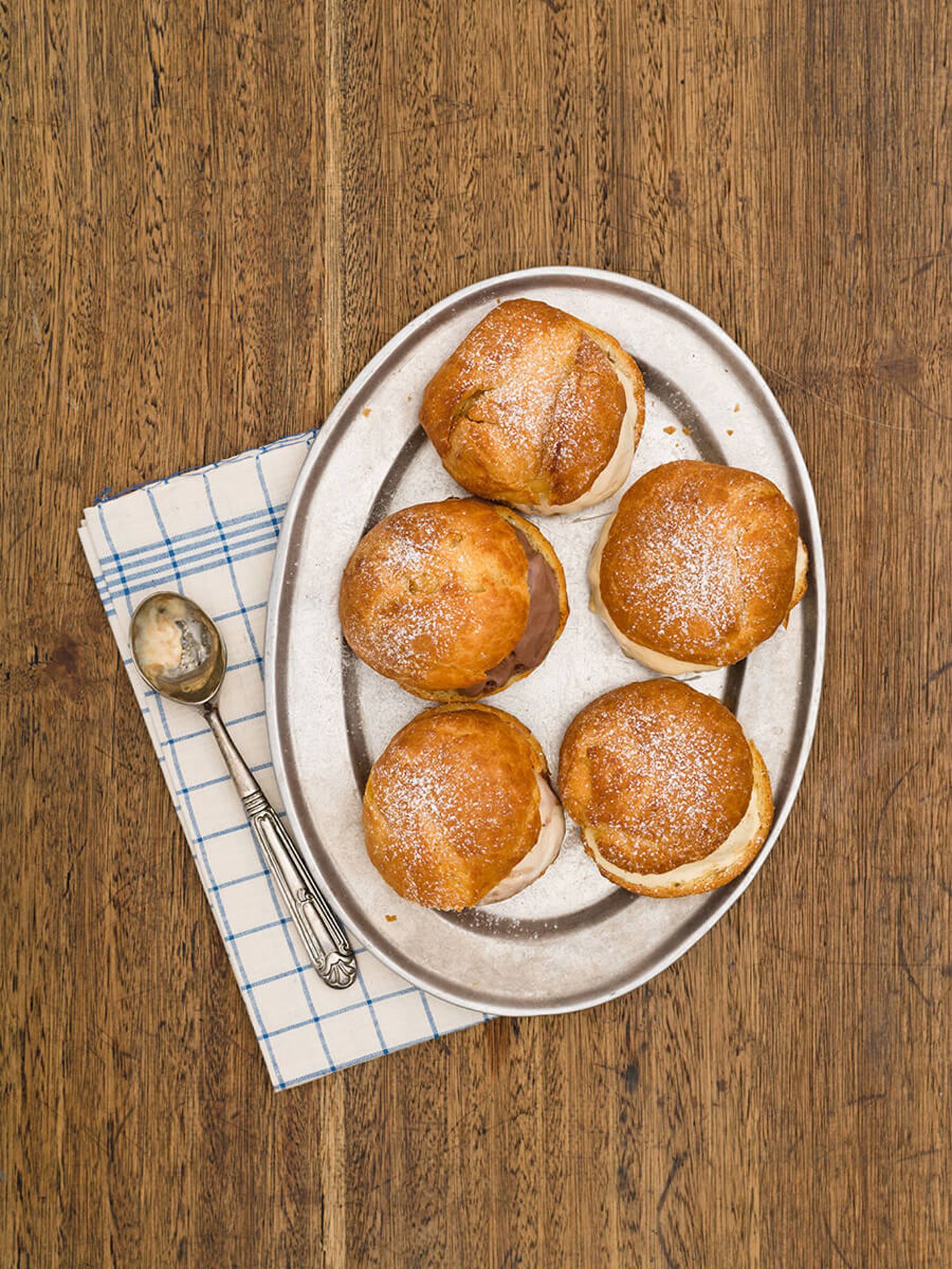 Warm brioche with ice cream