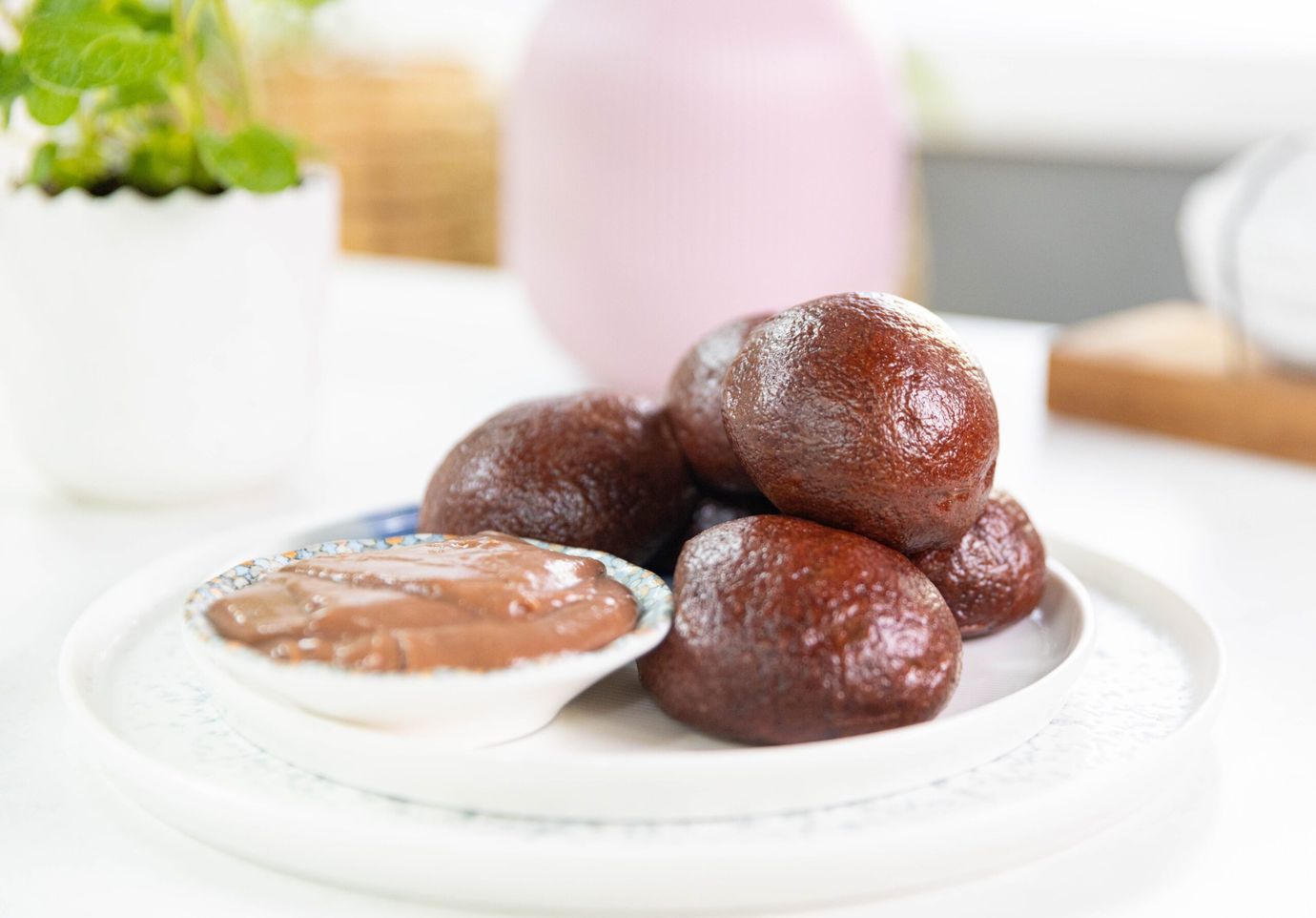 Steamed chocolate baos