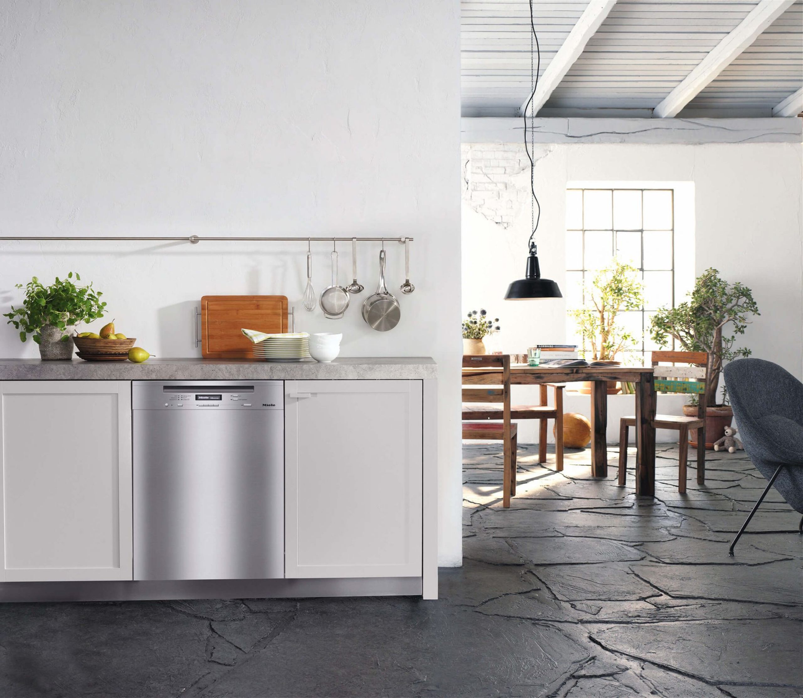 Product Expert Advice: How to Buy a Dishwasher That’s Right for Your Lifestyle