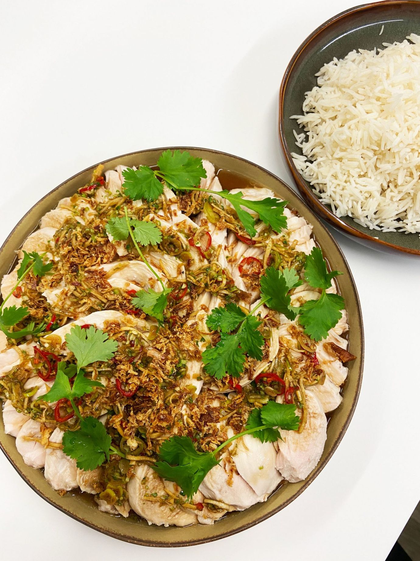 Steamed chicken with hot and sour dressing