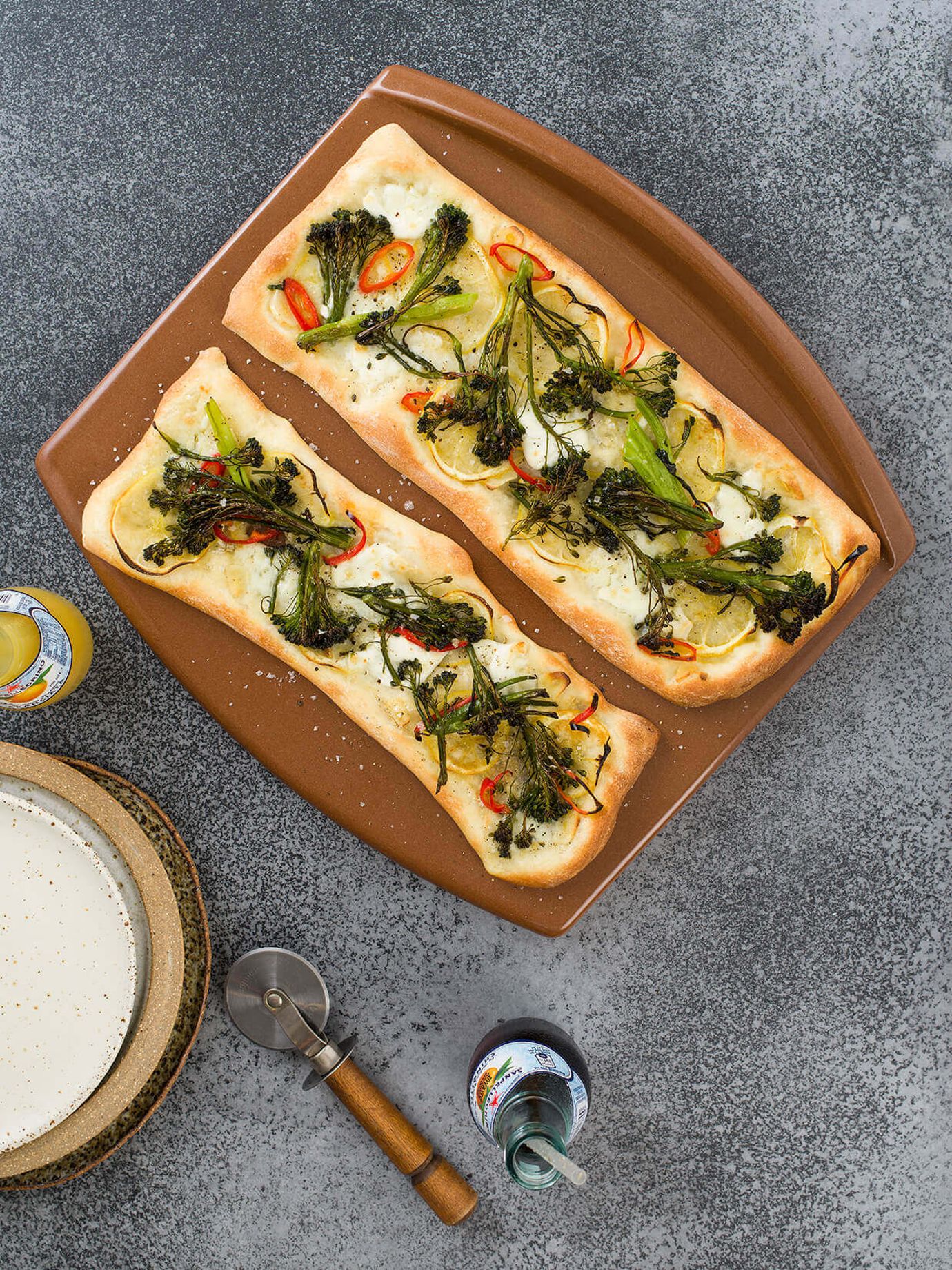 Pizza with mozzarella, broccolini and lemon