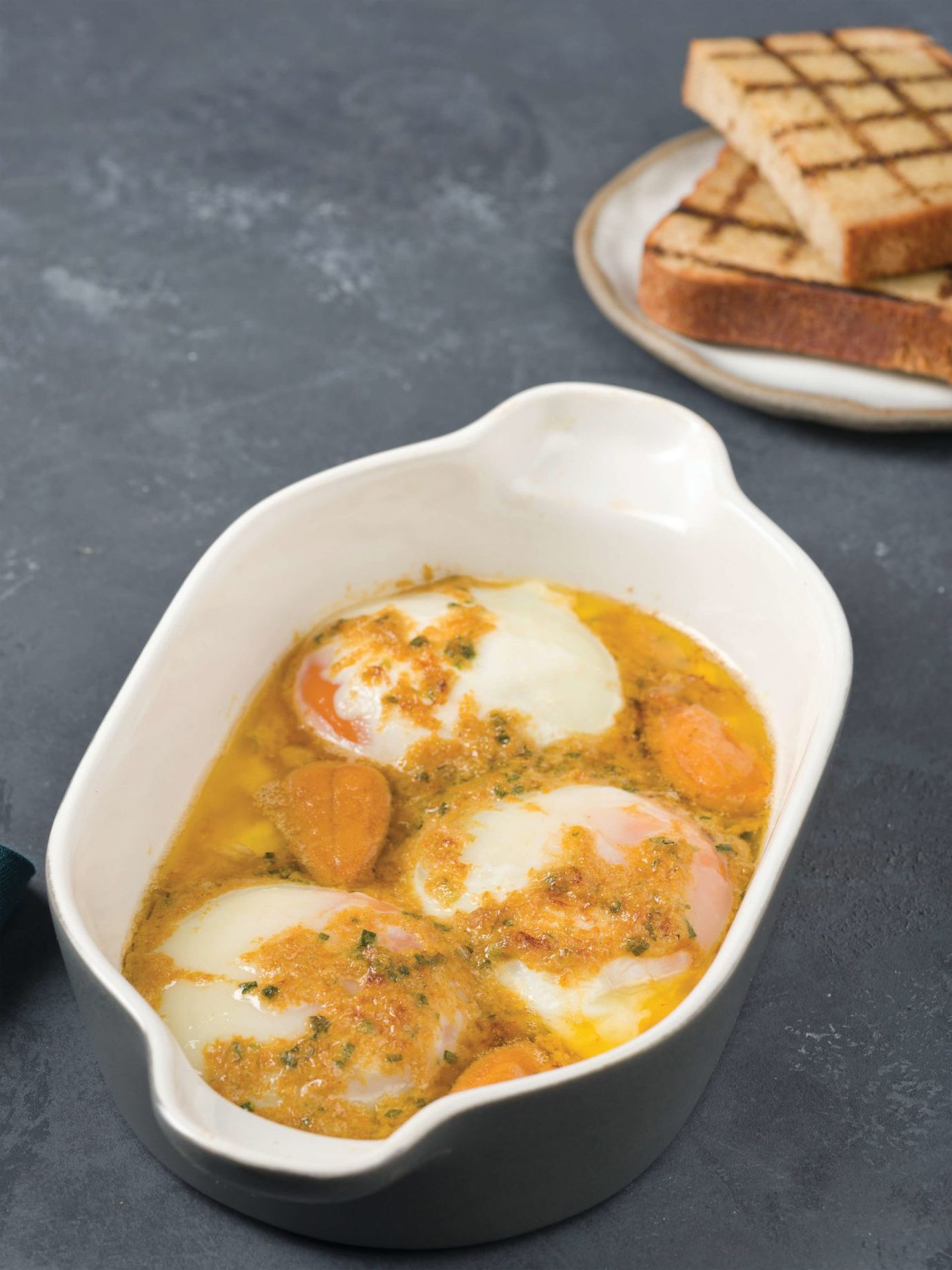 Steamed and gratinated eggs with sea urchin butter