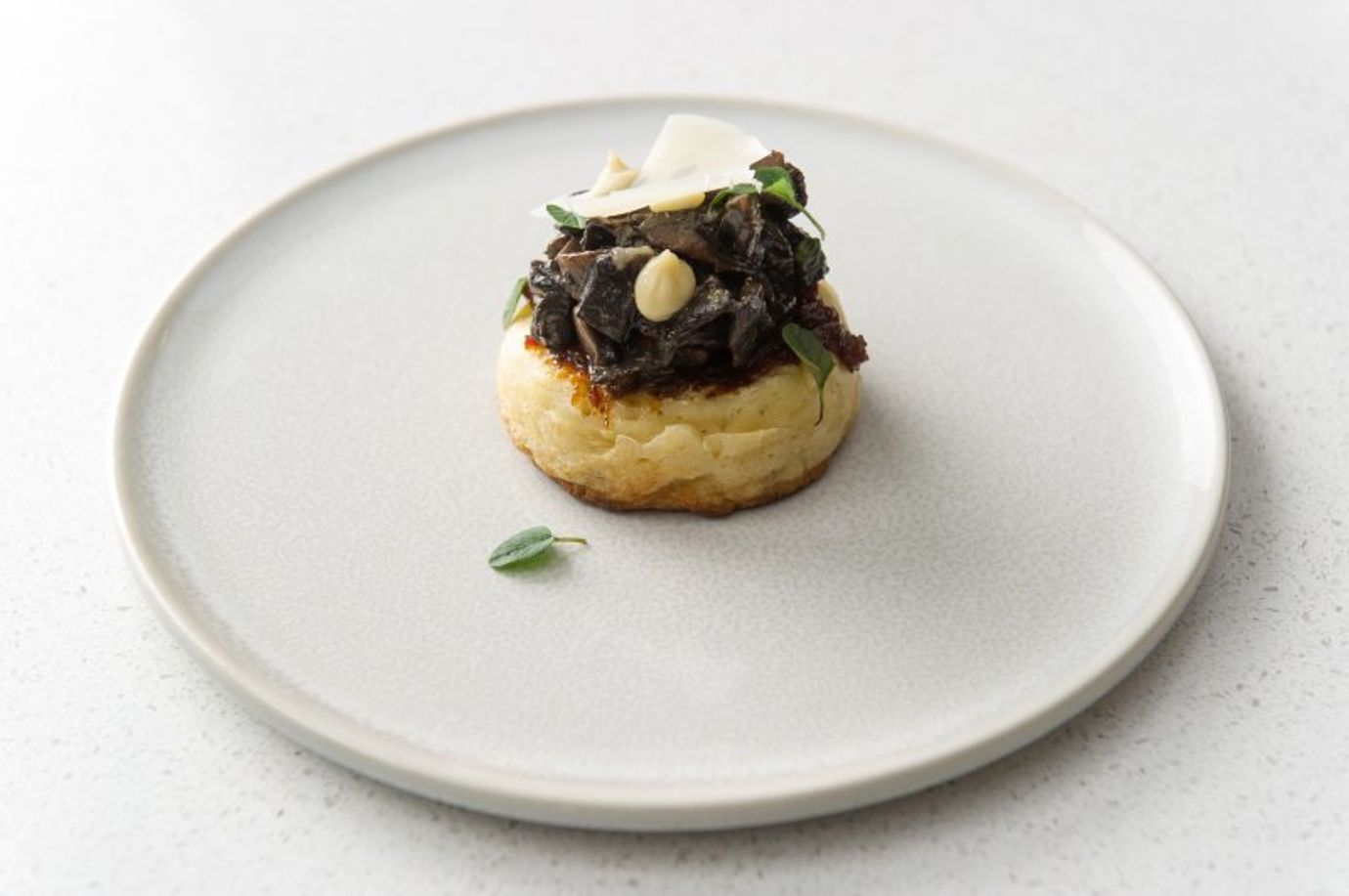 Crumpets with baked lemon and thyme mushrooms