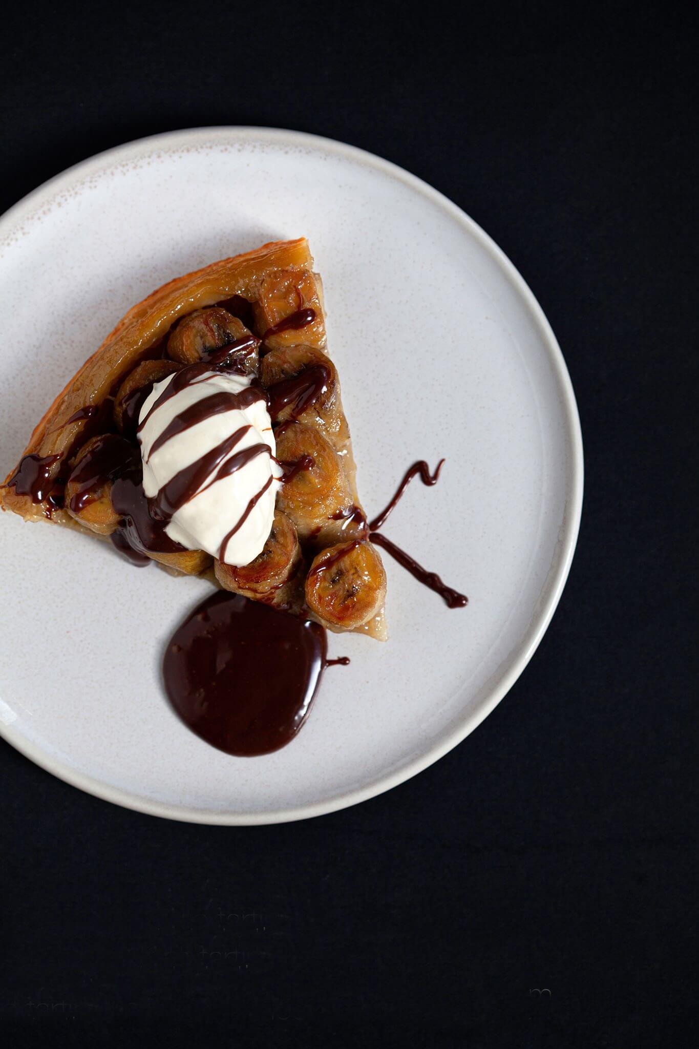 Banana tart tatin with milk chocolate sauce