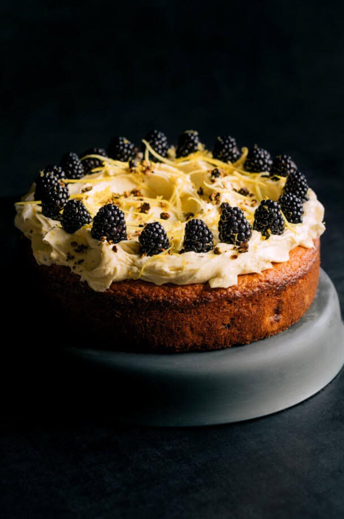 Lemon and blackberry cake with vanilla and juniper frosting
