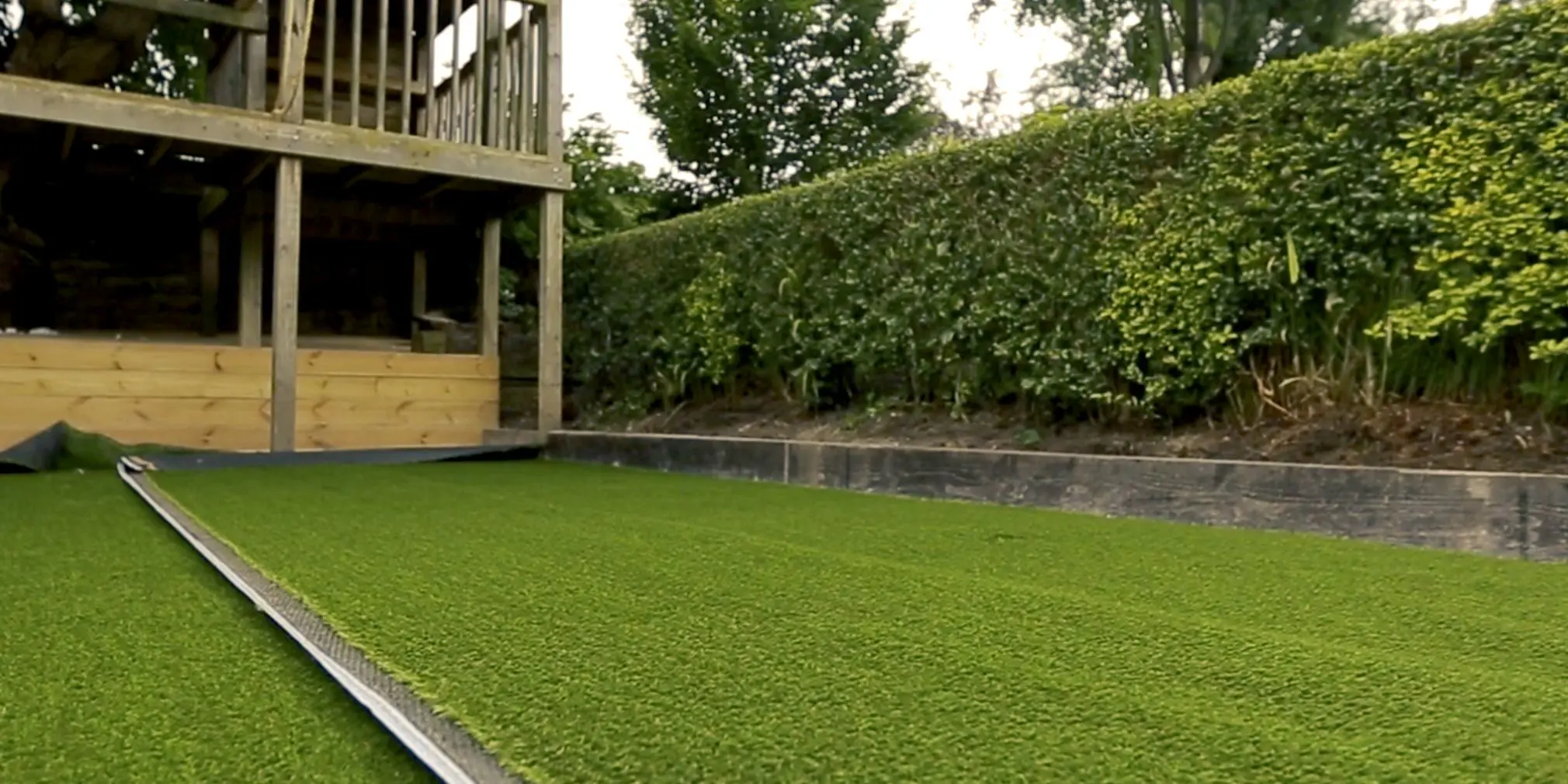wickes-gardens-install-artificial-grass-11.webp