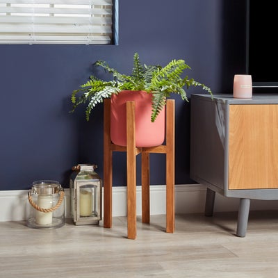 Create an ‘Instagrammable’ planter on legs