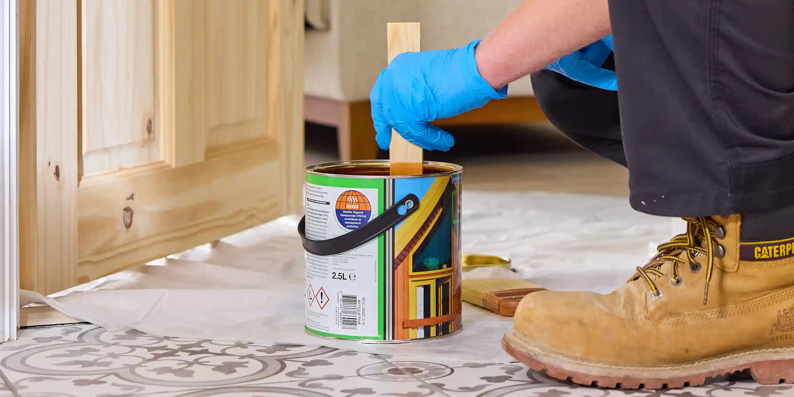 wickes-decorating-how-to-varnish-wood-11.webp