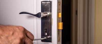 2018-Wickes-How-To-Fit-Door-Locks-Mortice-Sashlock-6.jpg