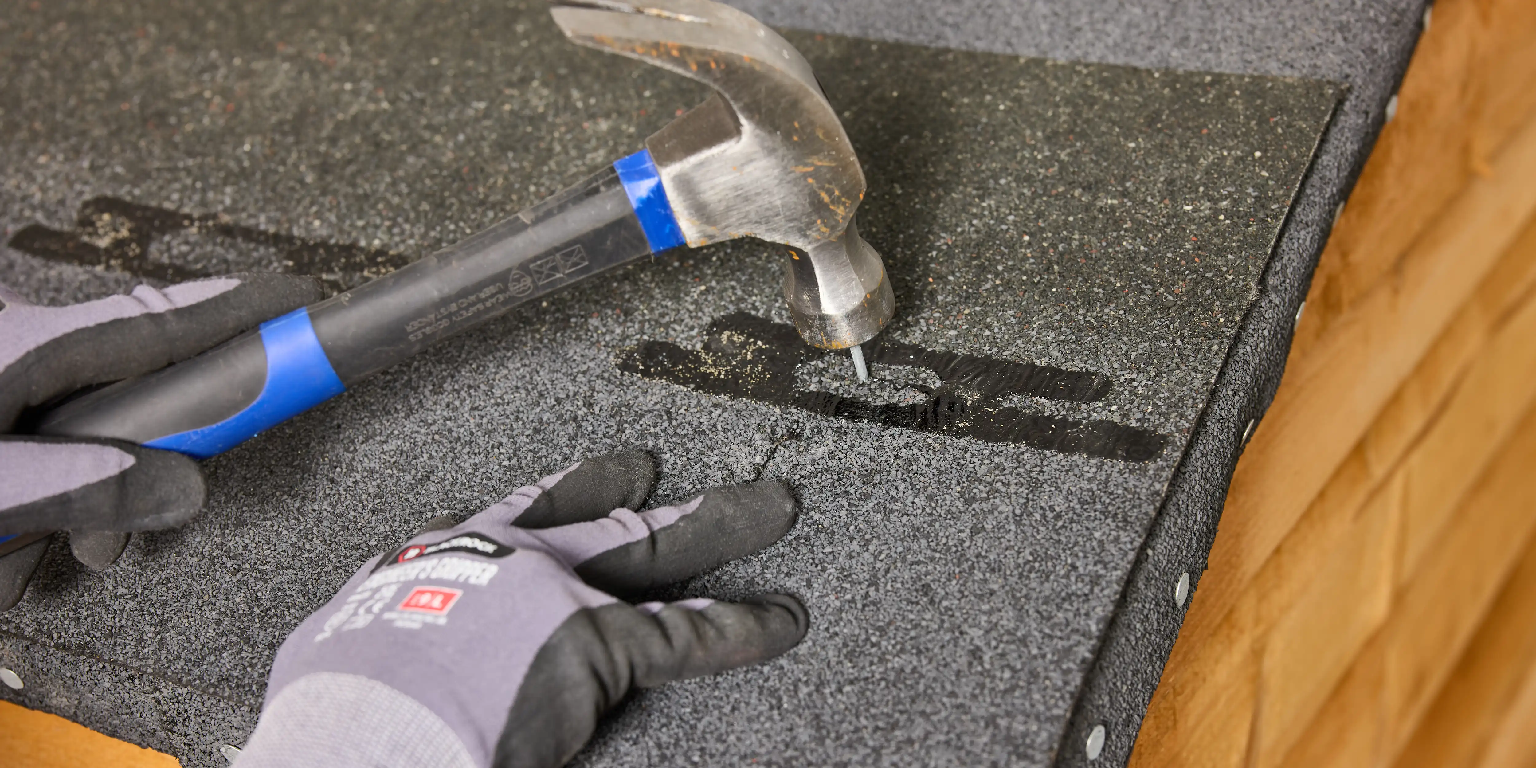 wickes-landscaping-fit-roof-shingles-10.webp