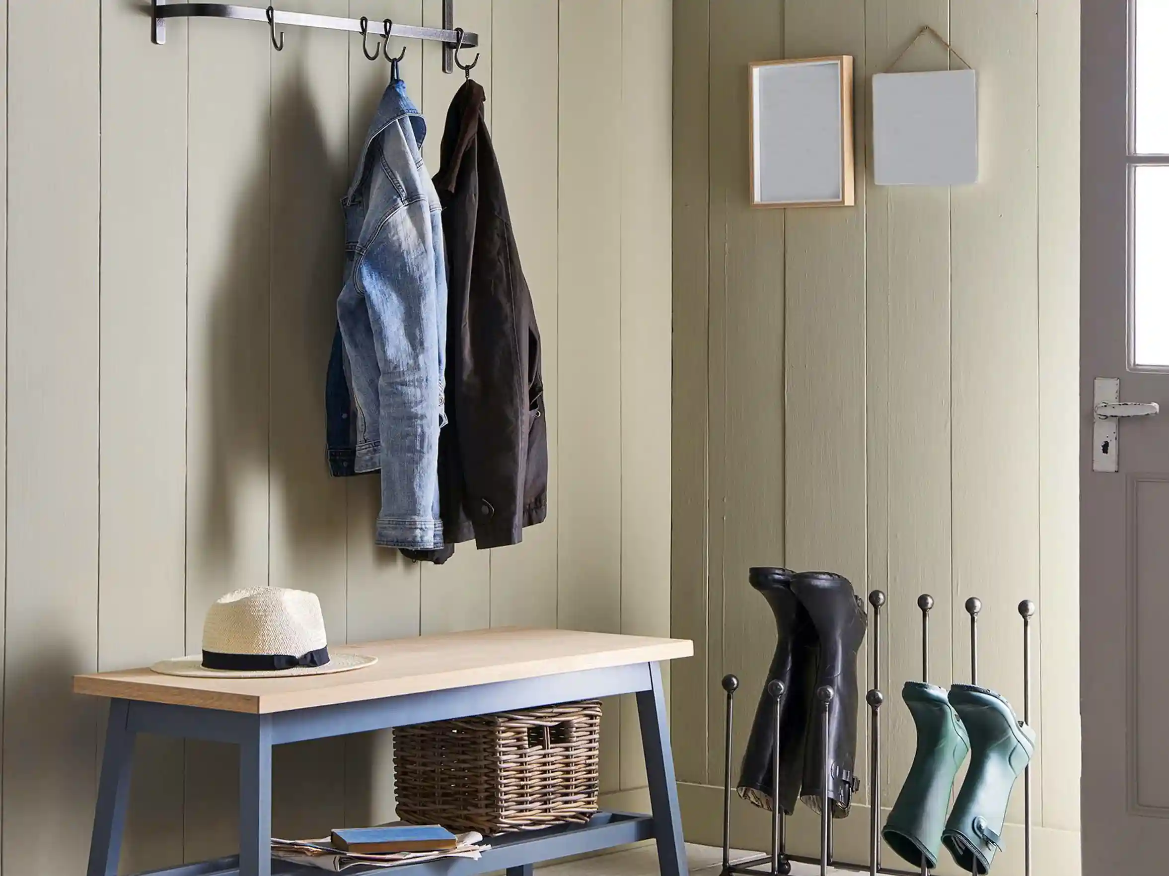 wickes-decorating-modern-hallway-panelling-5.webp