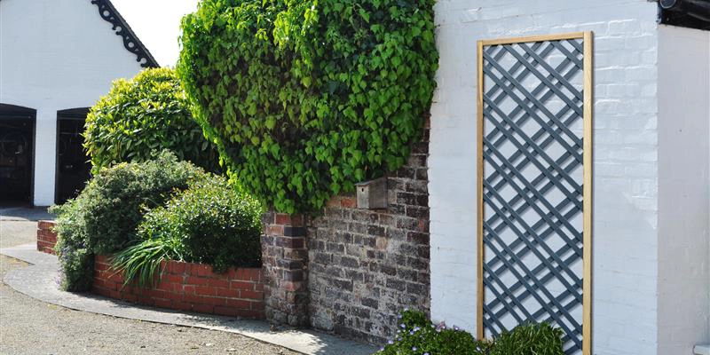 wickes-gardens-attach-a-trellis-2.webp