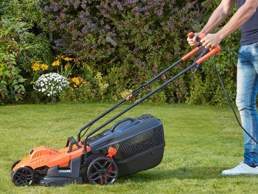 Wickes petrol lawn mowers sale