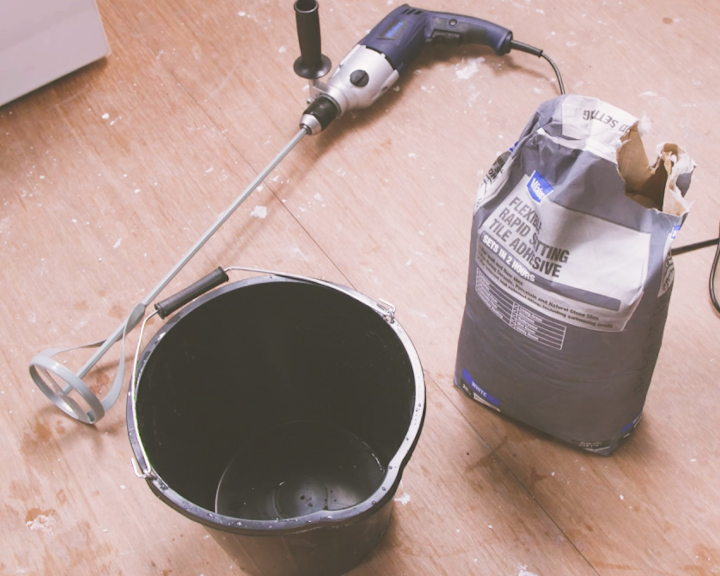 How to Tile a Bathroom Floor | Wickes