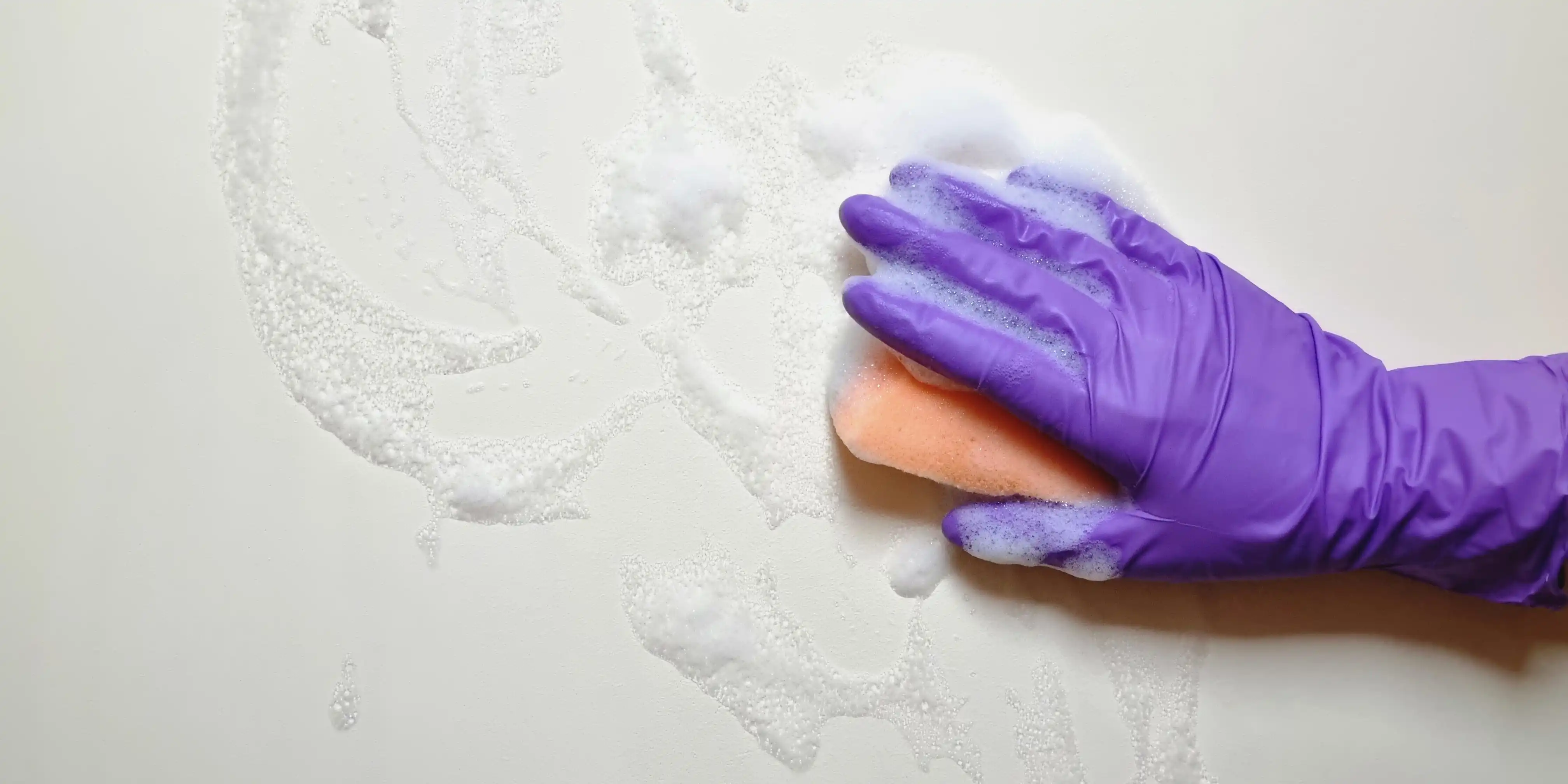 wickes-home-maintenance-how-to-plaster-wall-1.webp
