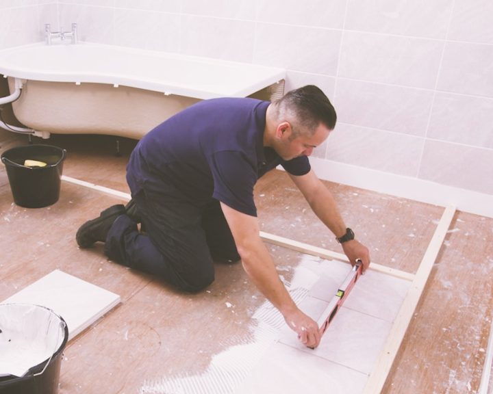 How to Tile a Bathroom Floor | Wickes