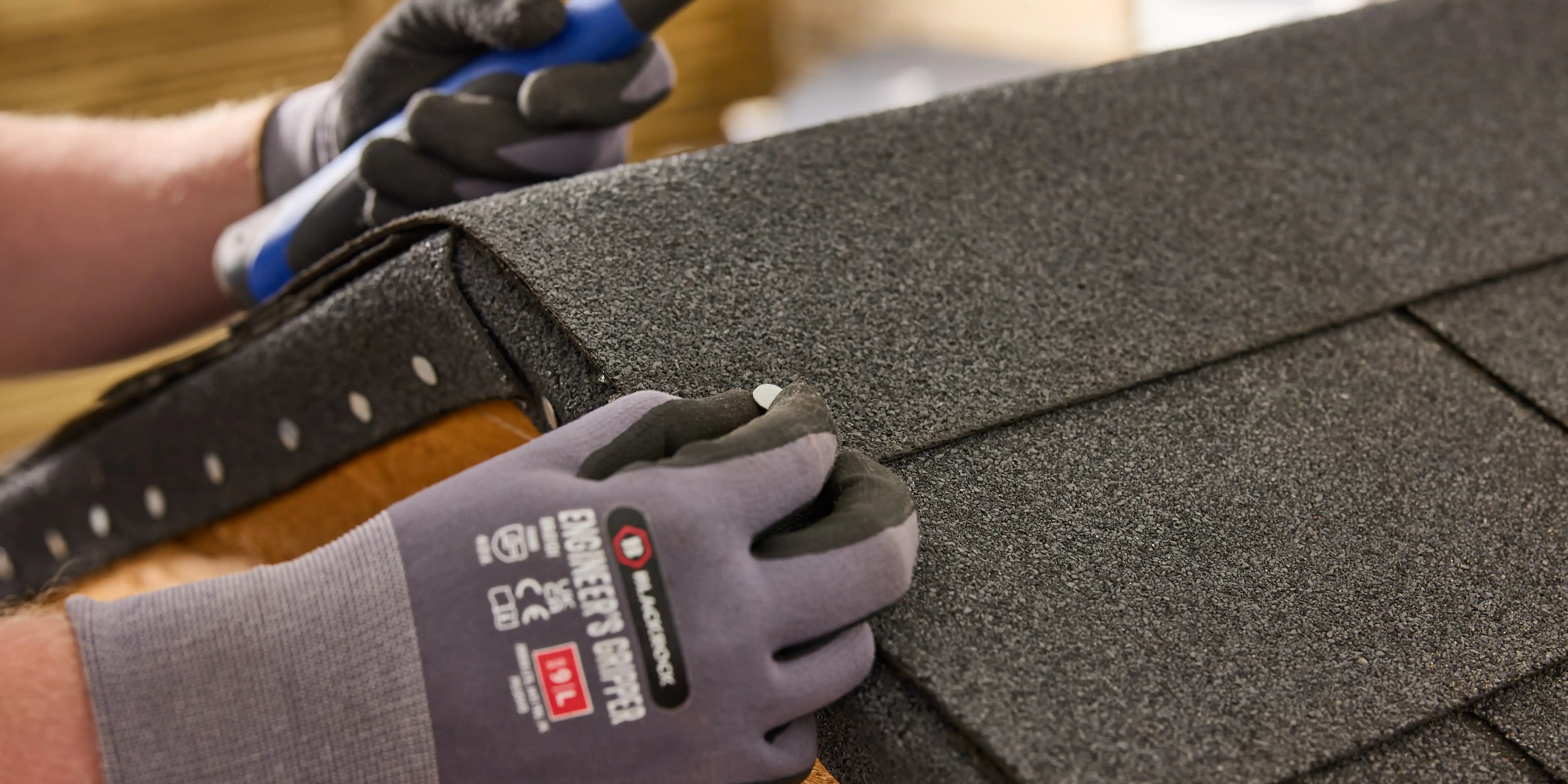 wickes-landscaping-fit-roof-shingles-16.webp
