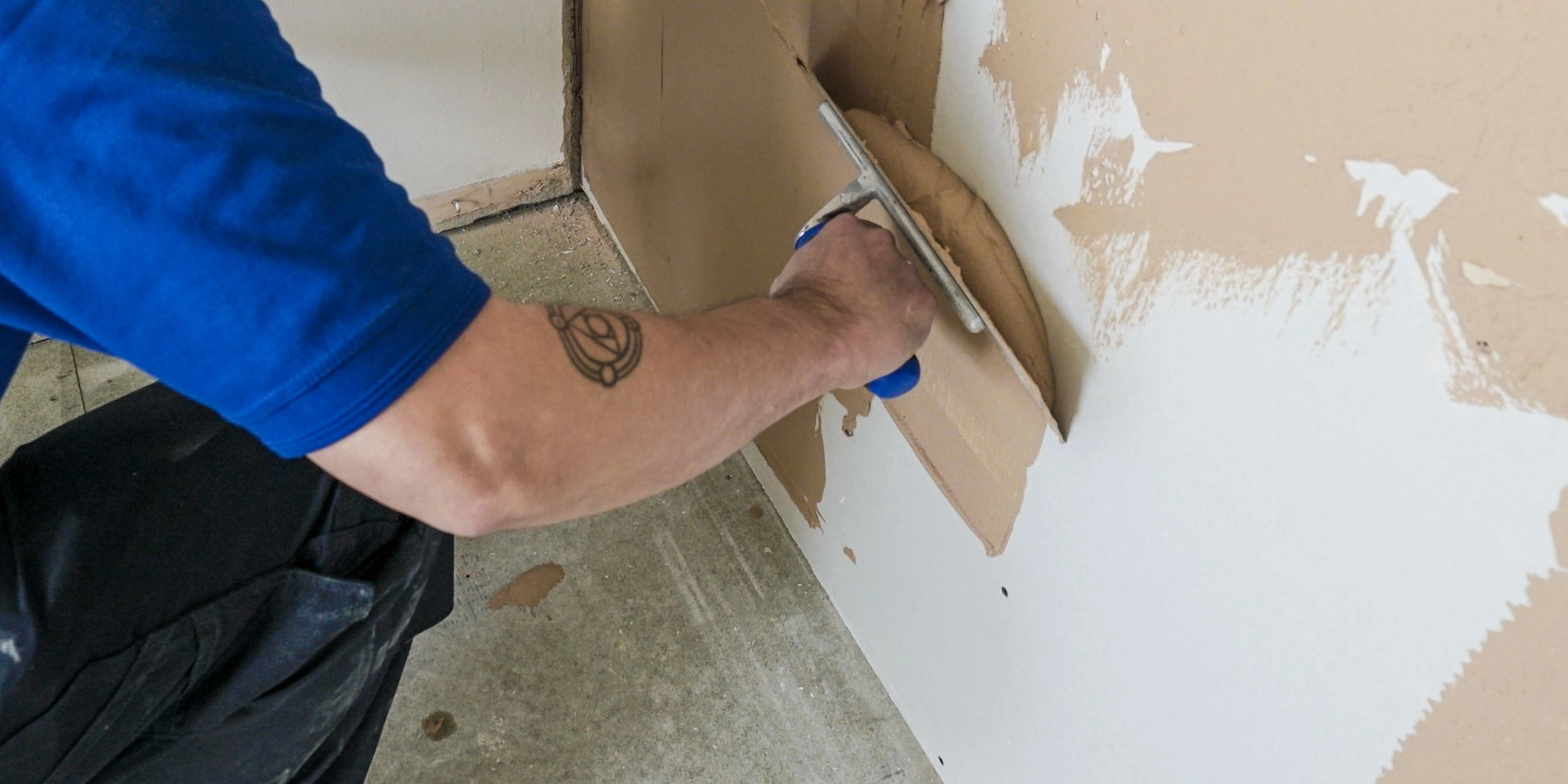 wickes-home-maintenance-how-to-plaster-wall-12.webp