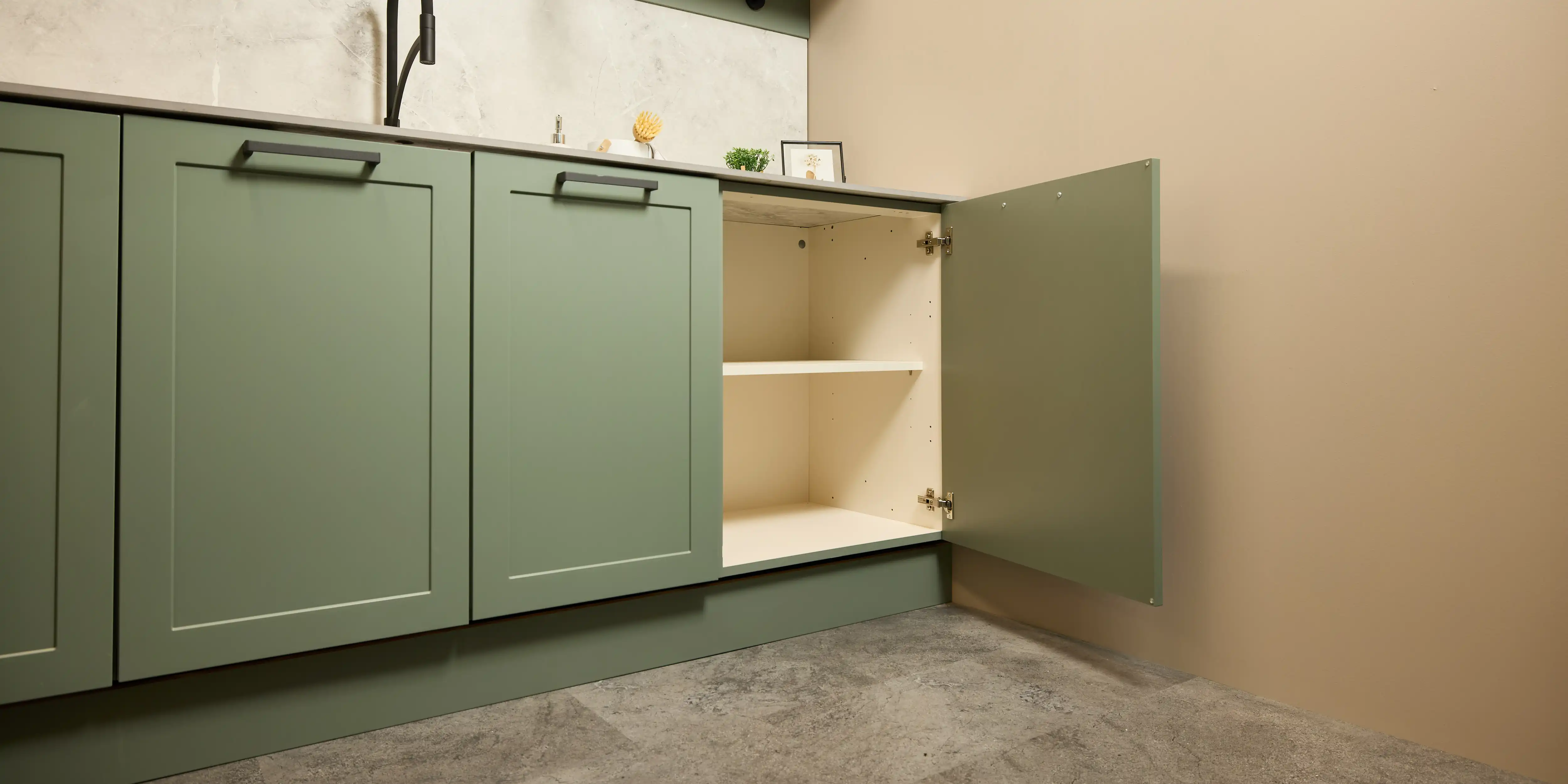wickes-kitchen-paint-kitchen-cupboard-1.webp