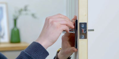 How_To_Fix_A_Broken_Door_Handle_007.jpg