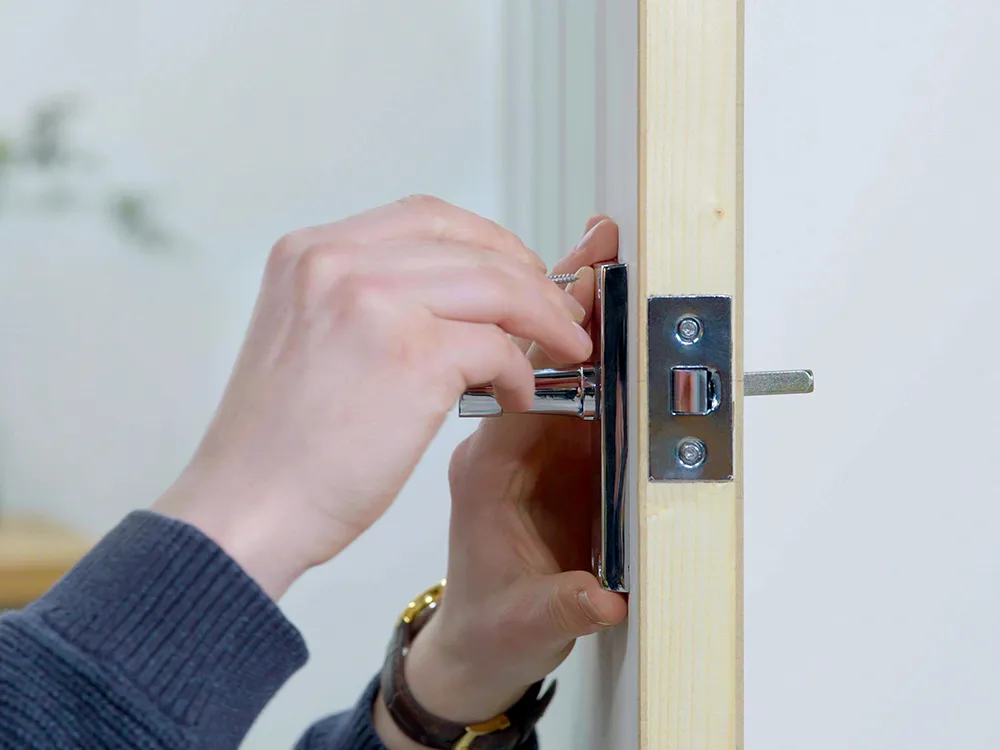 door-handle-how-to.jpg