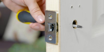 How_To_Fix_A_Broken_Door_Handle_004.jpg