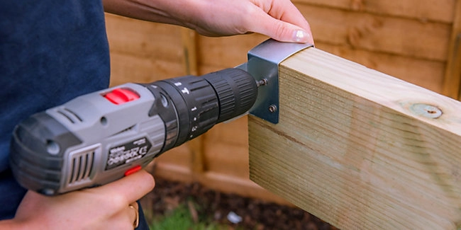 wickes-garden-install-composite-decking-16.webp