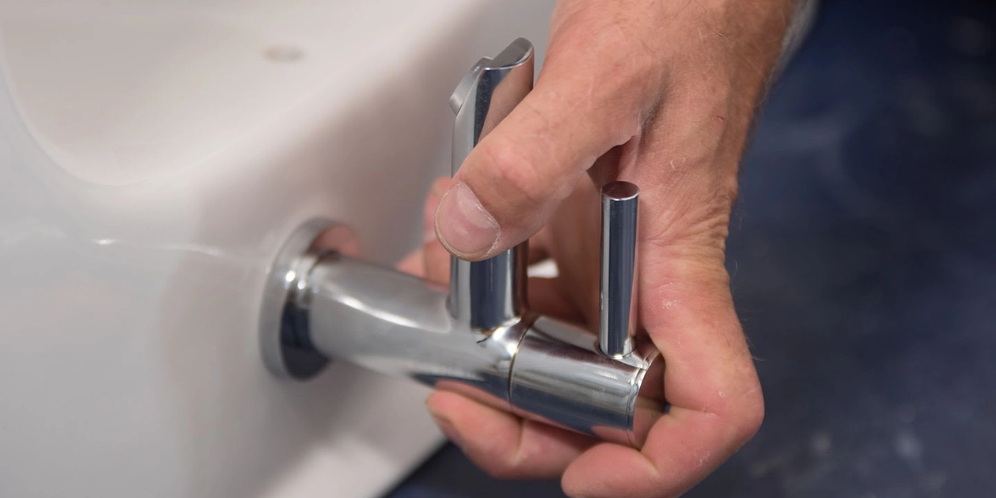 wickes-bathrooms-install-basin-and-taps-10.webp