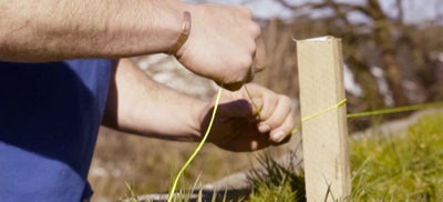 7.Installing_fence.jpeg