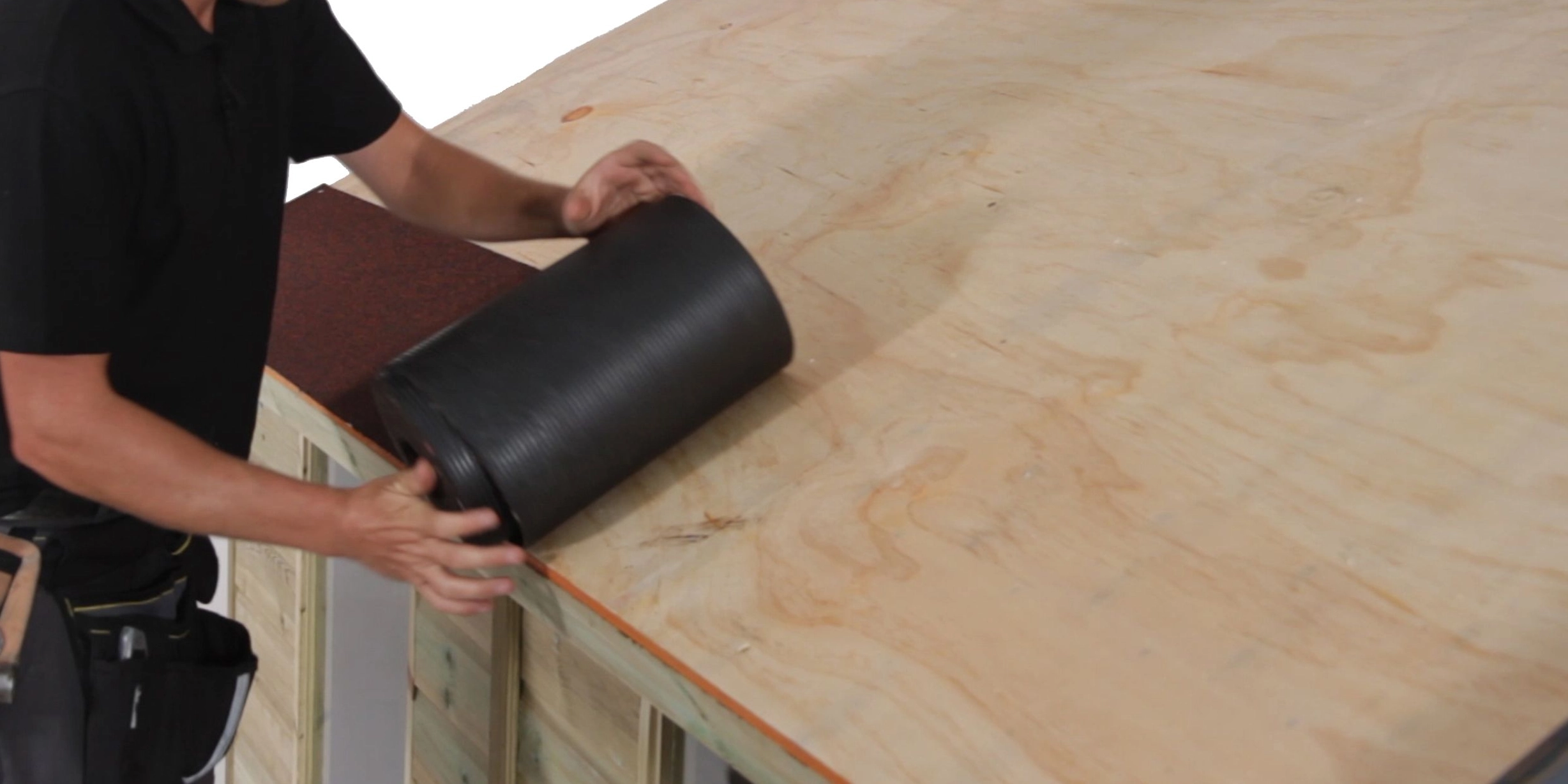 wickes-home-maintenance-fit-roof-shingles-7.webp