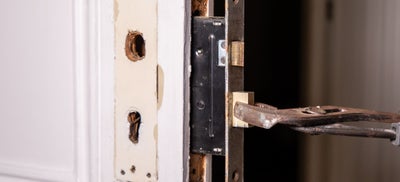8-How-To-Fit-Door-Locks-Mortice-Sashlock-3.jpeg