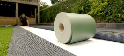 12.Laying_artificial_grass.jpeg