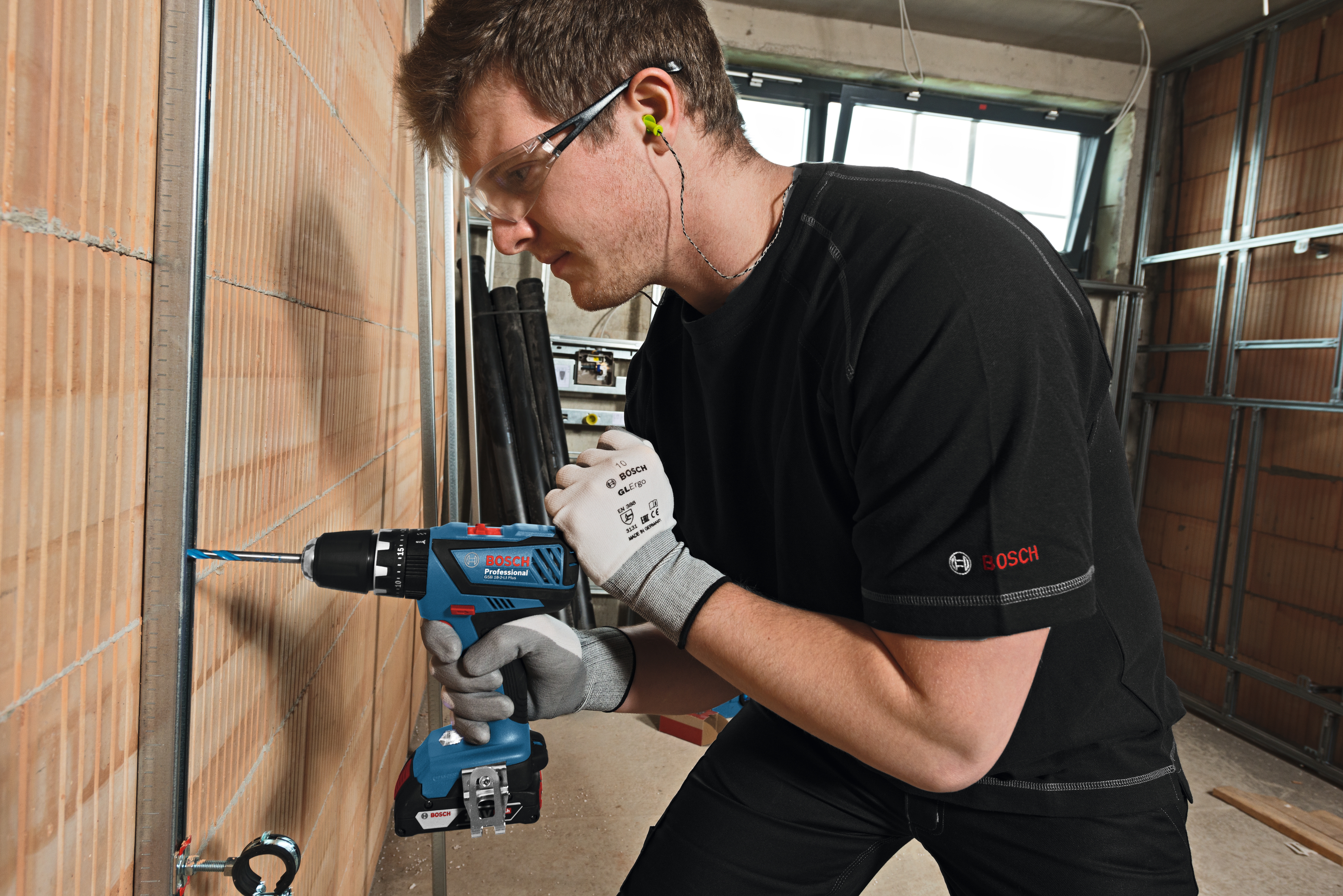 Drills Buying Guide Wickes