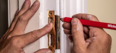 12How-To-Fit-Door-Locks-Mortice-Sashlock-7.jpeg