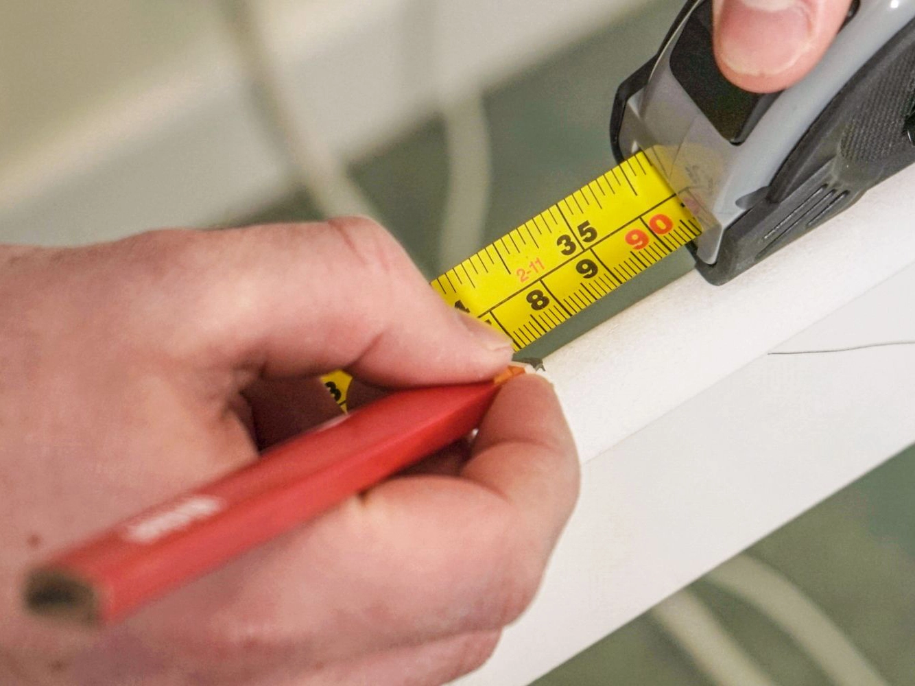 wickes-decorating-fitting-skirting-boards-22.webp