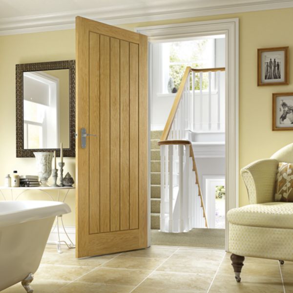 Oak veneer doors