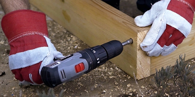 wickes-garden-install-composite-decking-11.webp