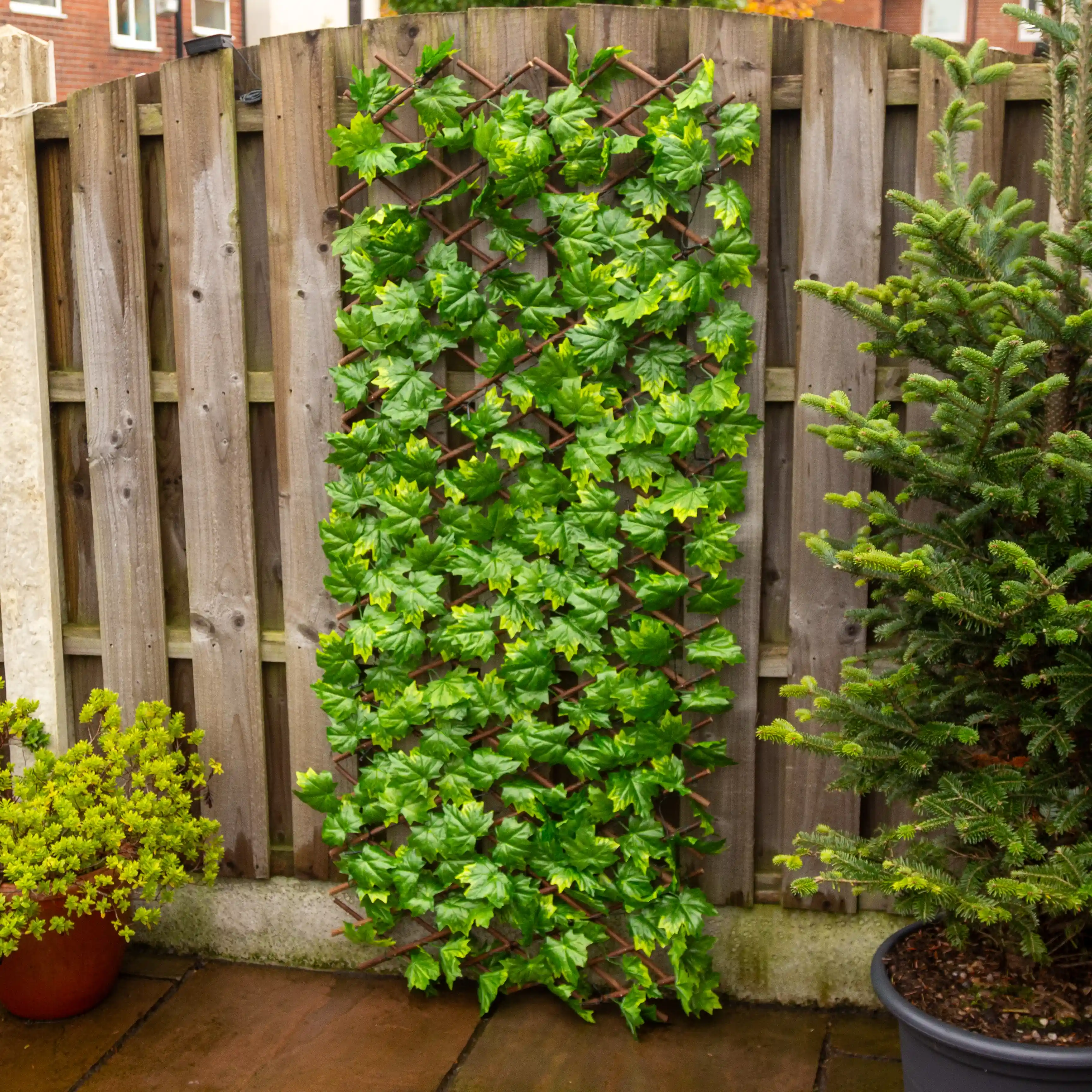 Apollo Gardening Maple Leaf Expanding Trellis with Solar LEDs - 1.8m x 0.6m