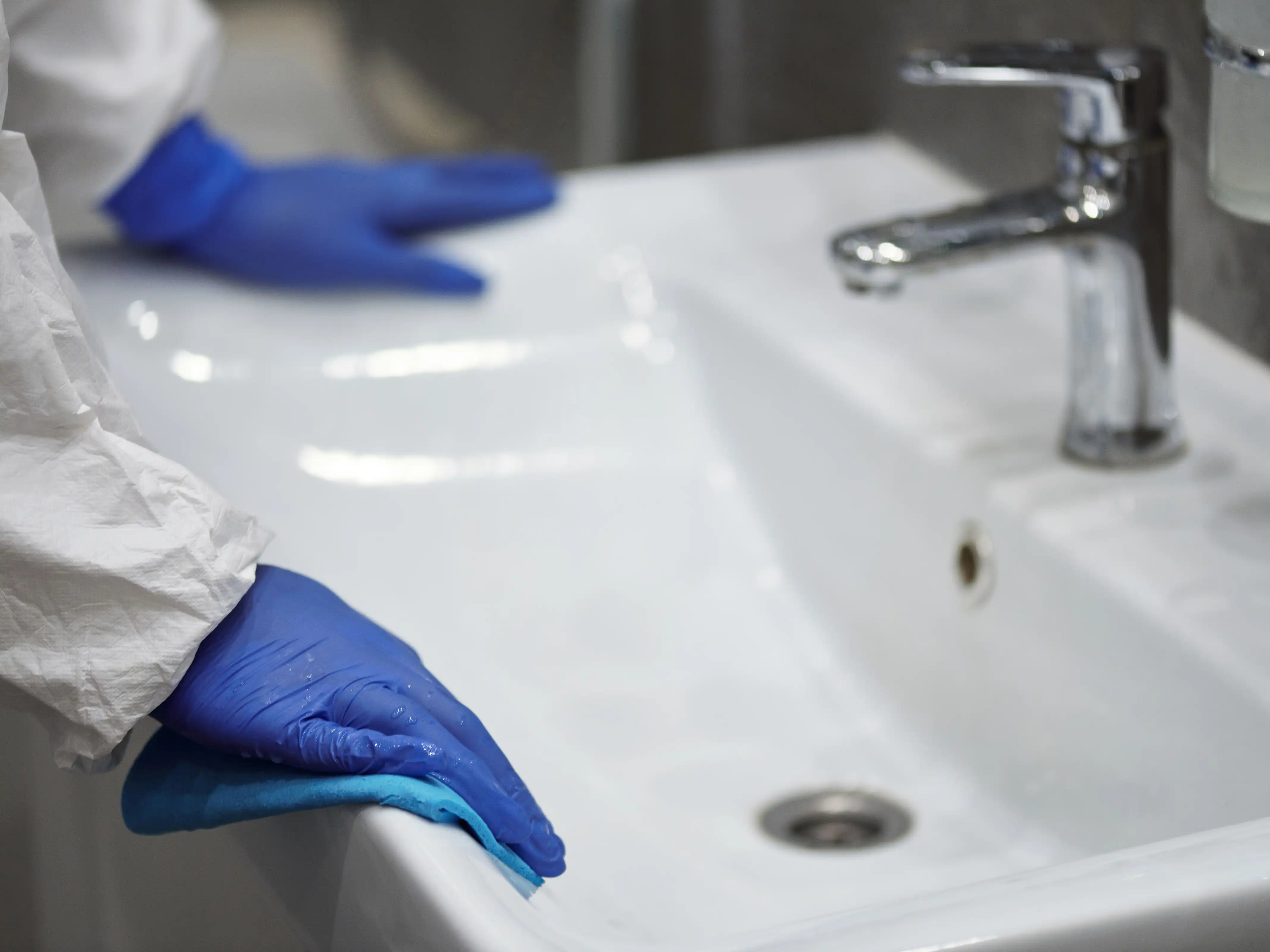 wickes-bathrooms-cleaning-your-bathroom-12.webp
