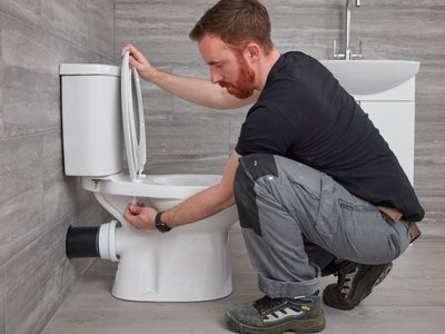 Wickes_MME_How_To_Change_A_Toilet_Seat_14913.jpg