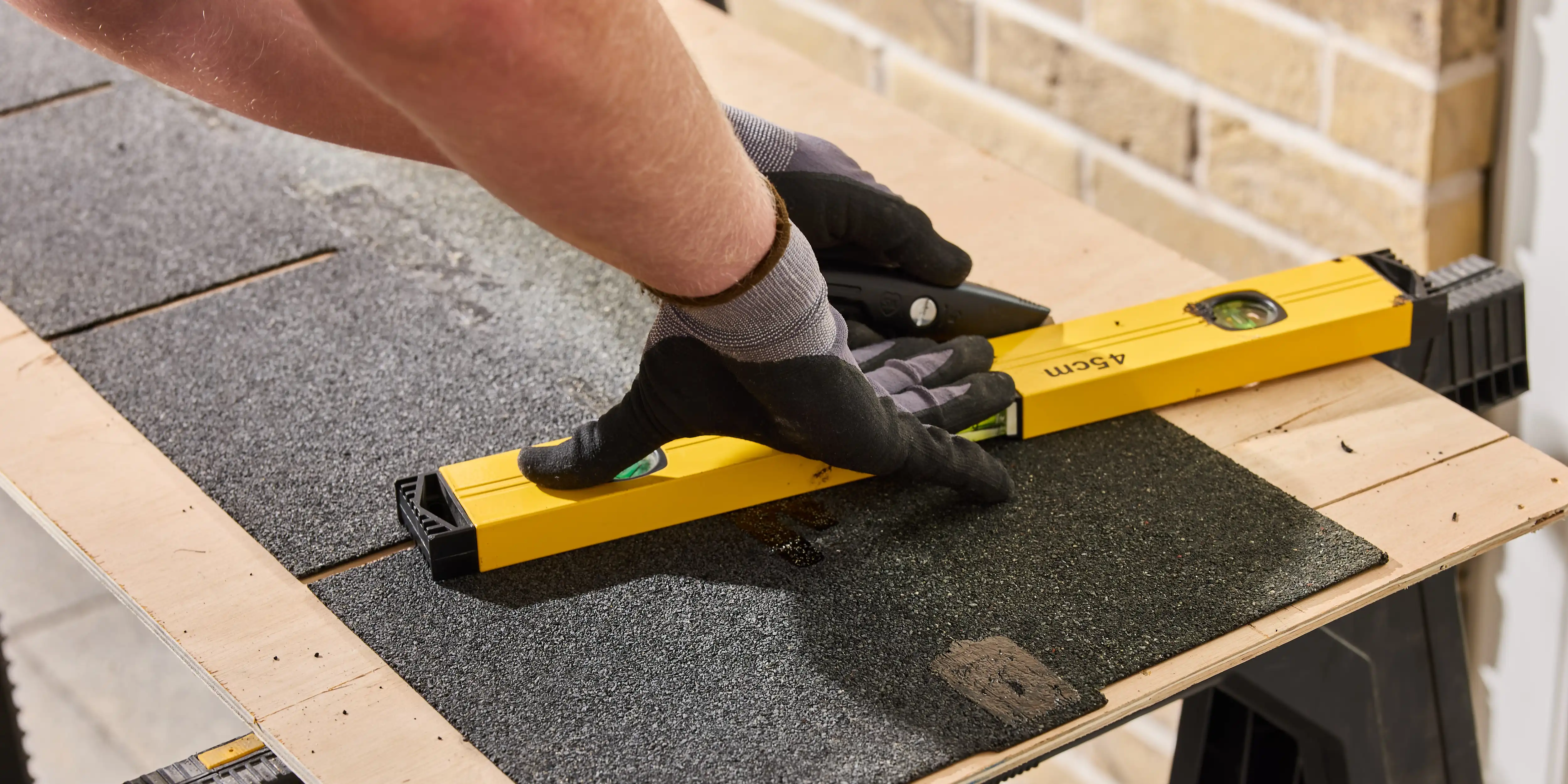 wickes-landscaping-fit-roof-shingles-17.webp