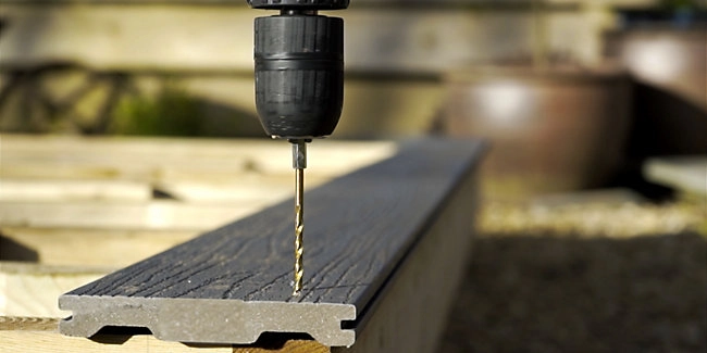 wickes-garden-install-composite-decking-24.webp