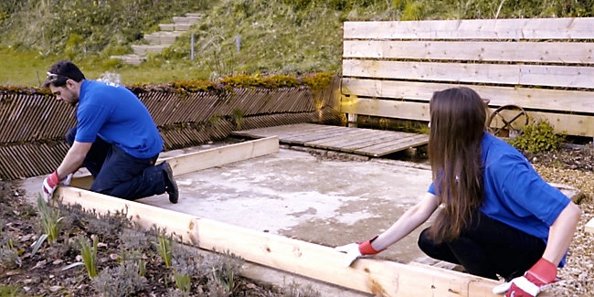 wickes-garden-install-composite-decking-10.webp