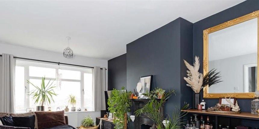 wickes-decorating-painting-ceiling-4.webp