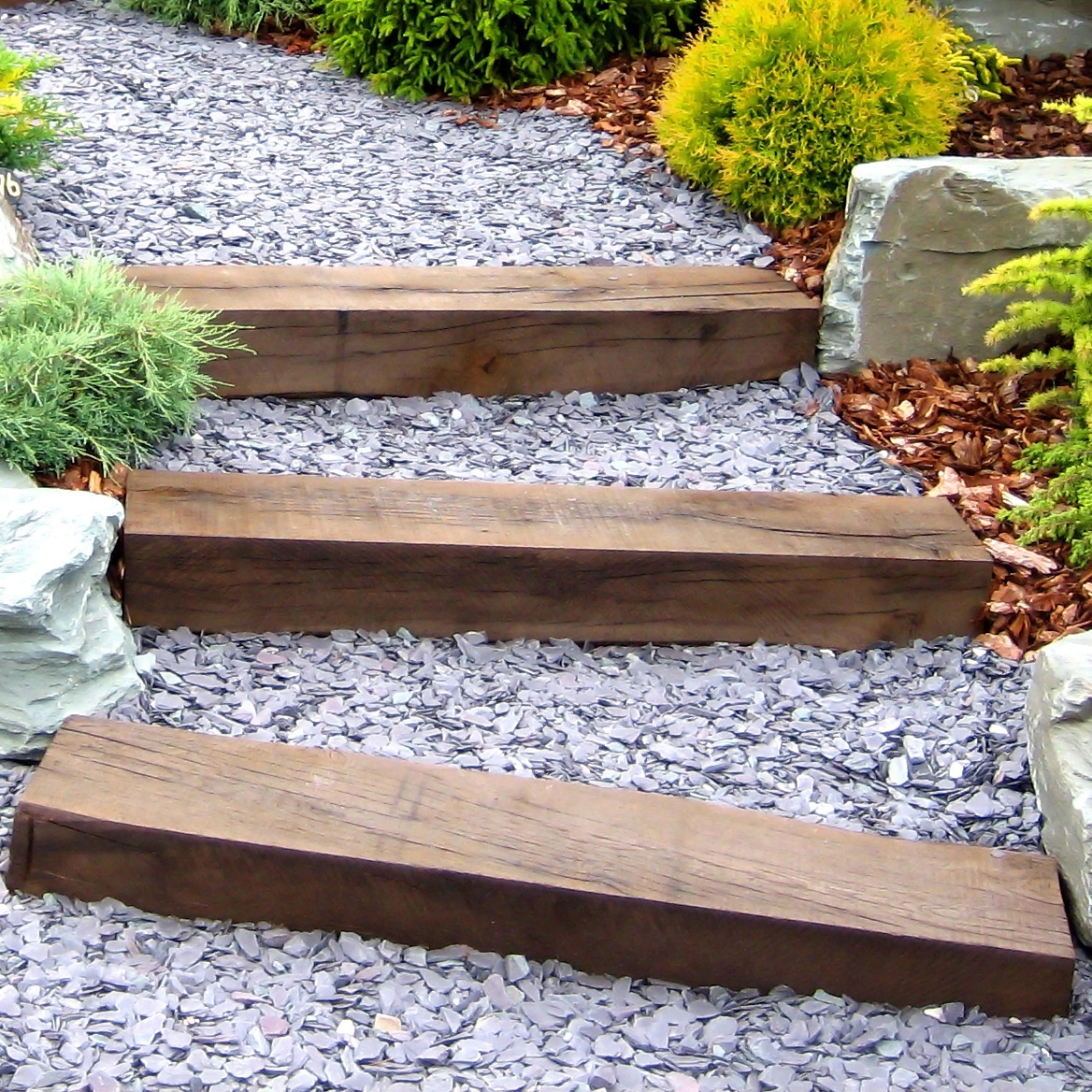 wickes-garden-how-to-guides-garden-steps.jpg