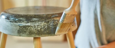 33.Concrete_Stool_Sealing_With_Varnish.jpeg