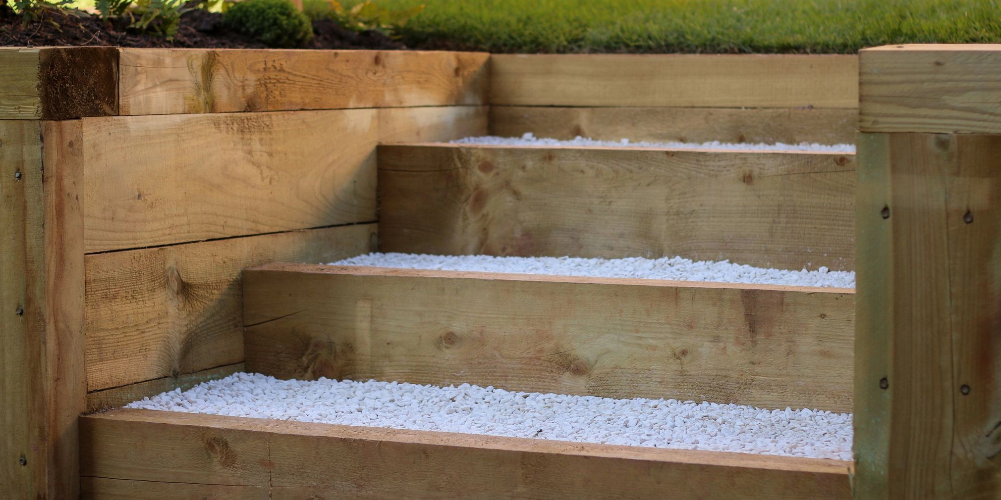 wickes-garden-constructing-sleeper-stairs-1.webp